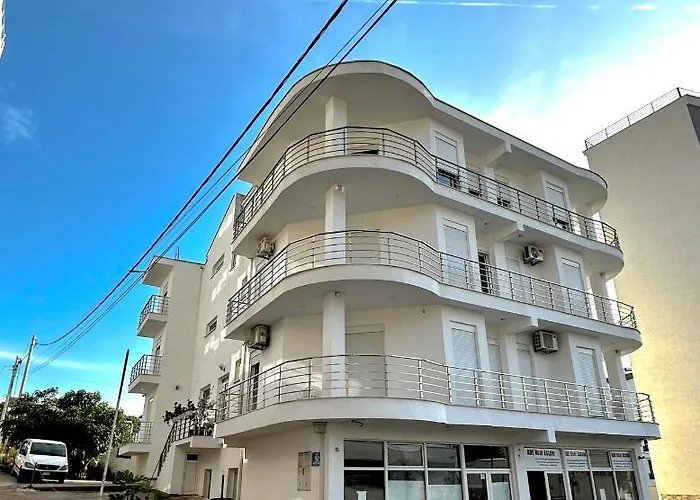 White Pearl Apartments