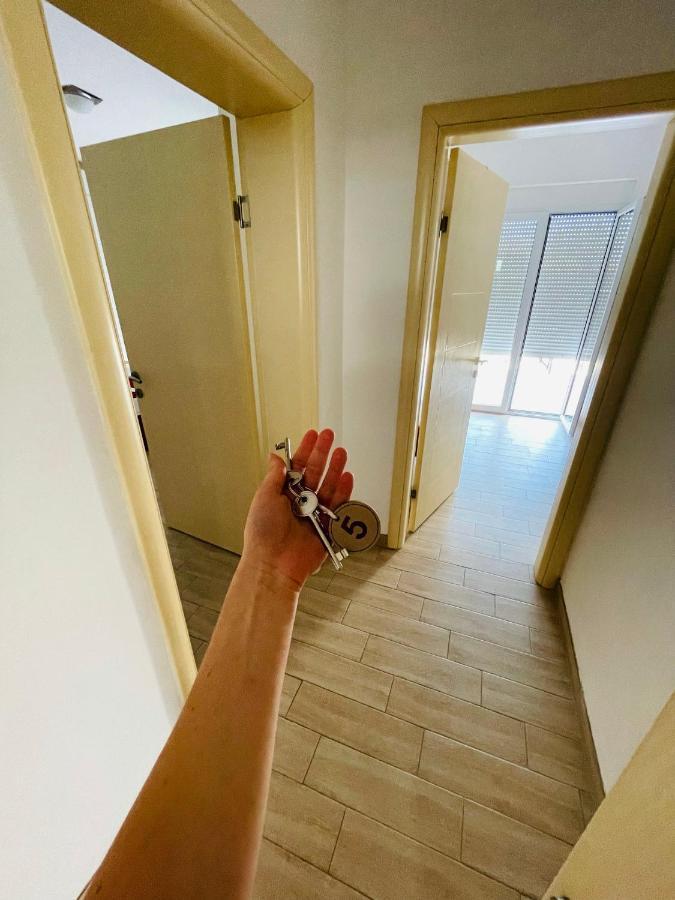 White Pearl Apartment *