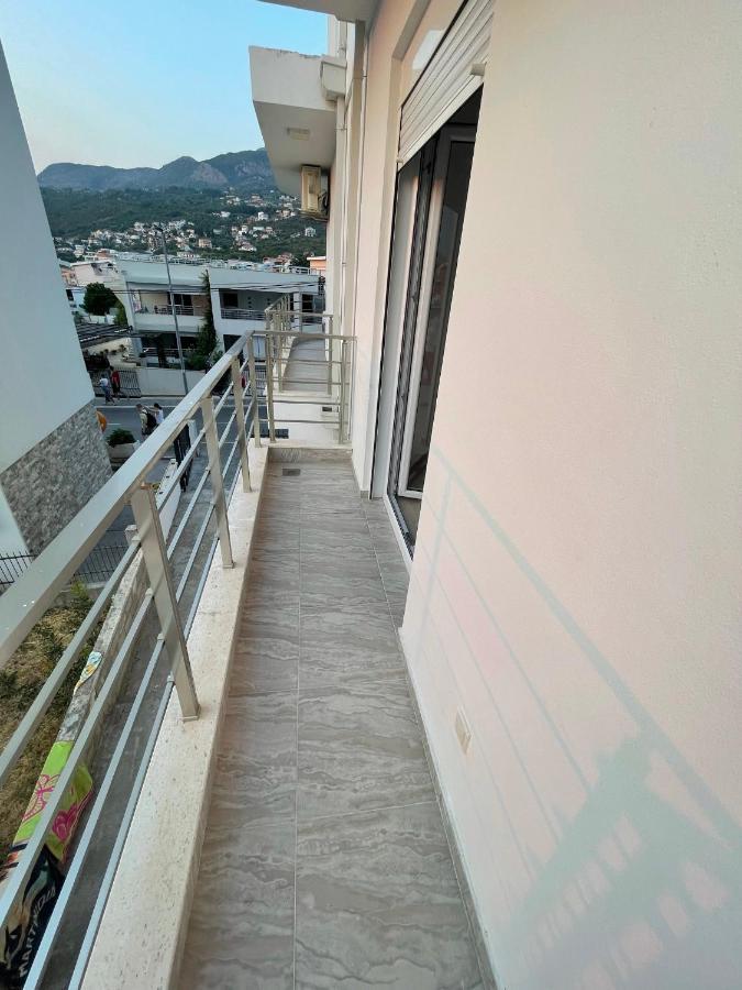 Apartment White Pearl