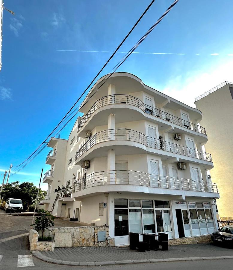 Apartment White Pearl Bar