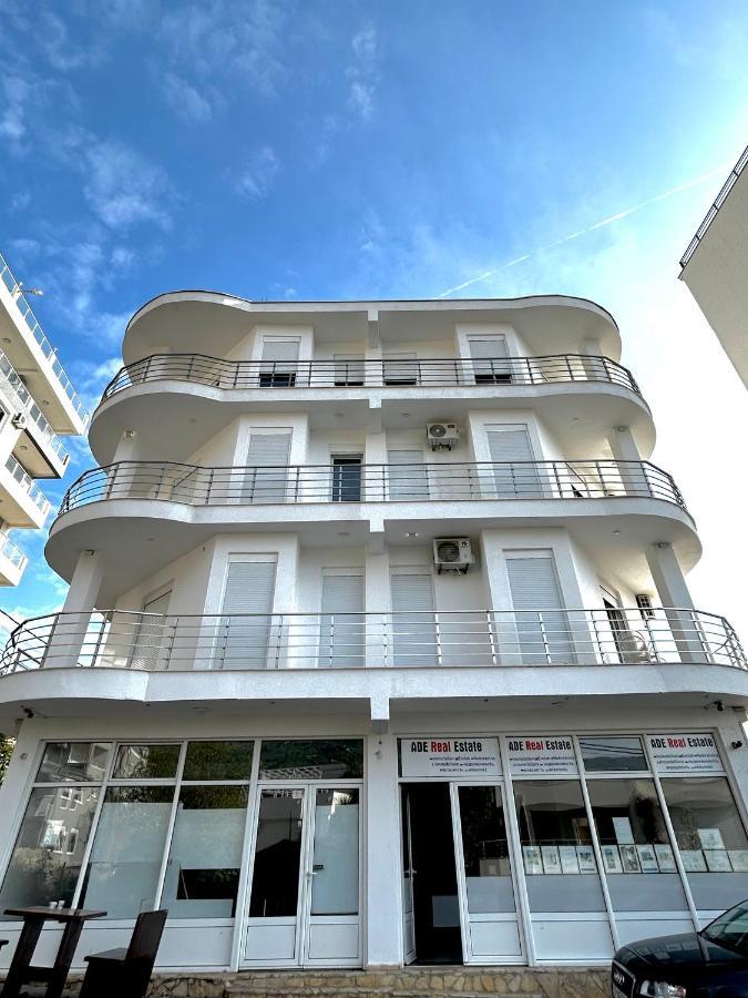 White Pearl Apartment